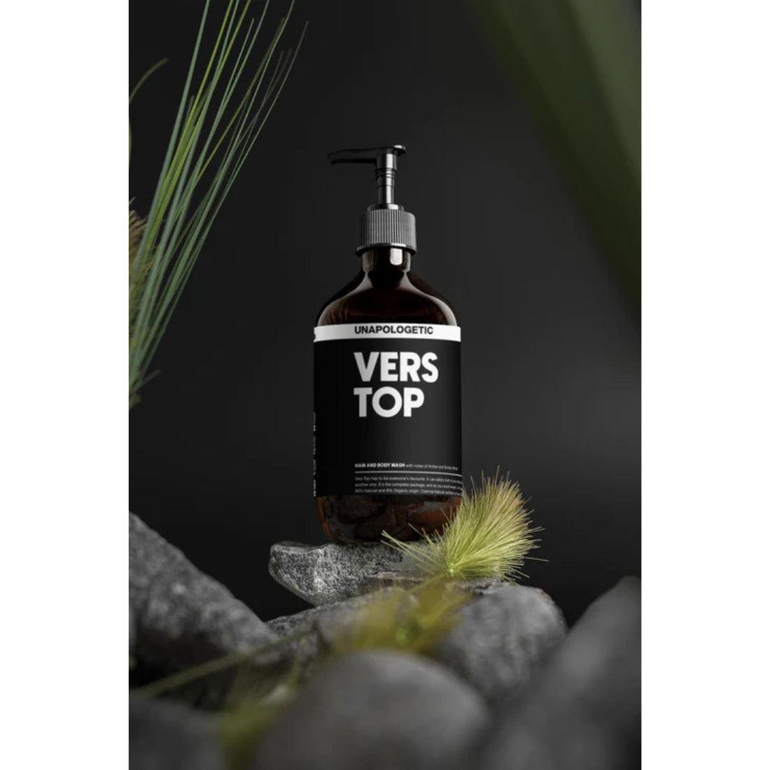 Luxe fles met 490 ml Vers Top body & hair wash ontwikkeld door Unapologetic London voor gay mannen en te koop bij Flavourez.