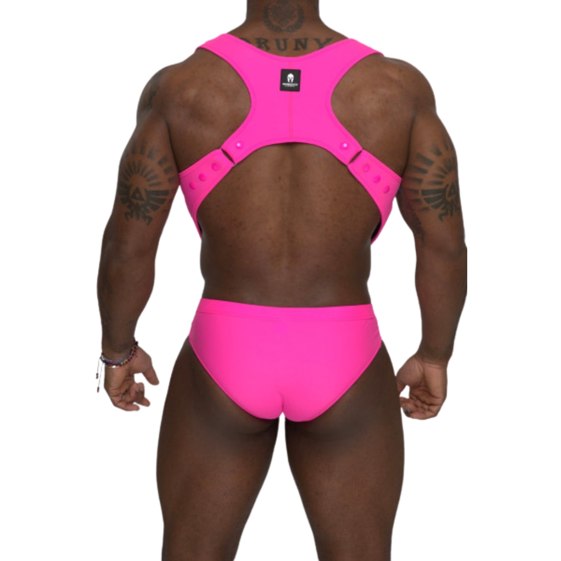 Neonroze party harnas, ontworpen door Sparta's Harness voor gay mannen en te koop bij Flavourez.