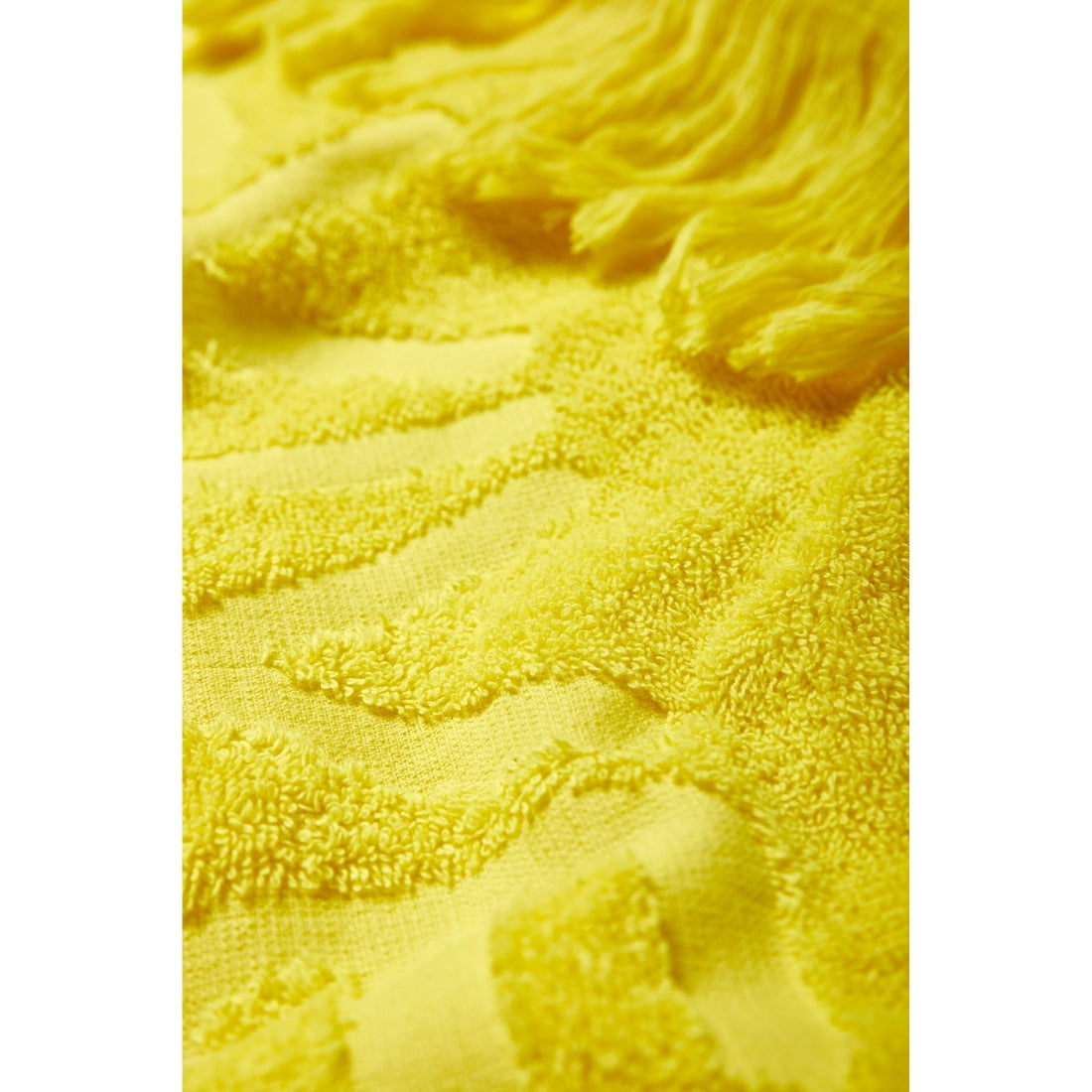 Luxe gele strandhanddoek van 180 x 100 cm. Ontworpen door Modus Vivendi voor gay mannen en te koop bij Flavourez.