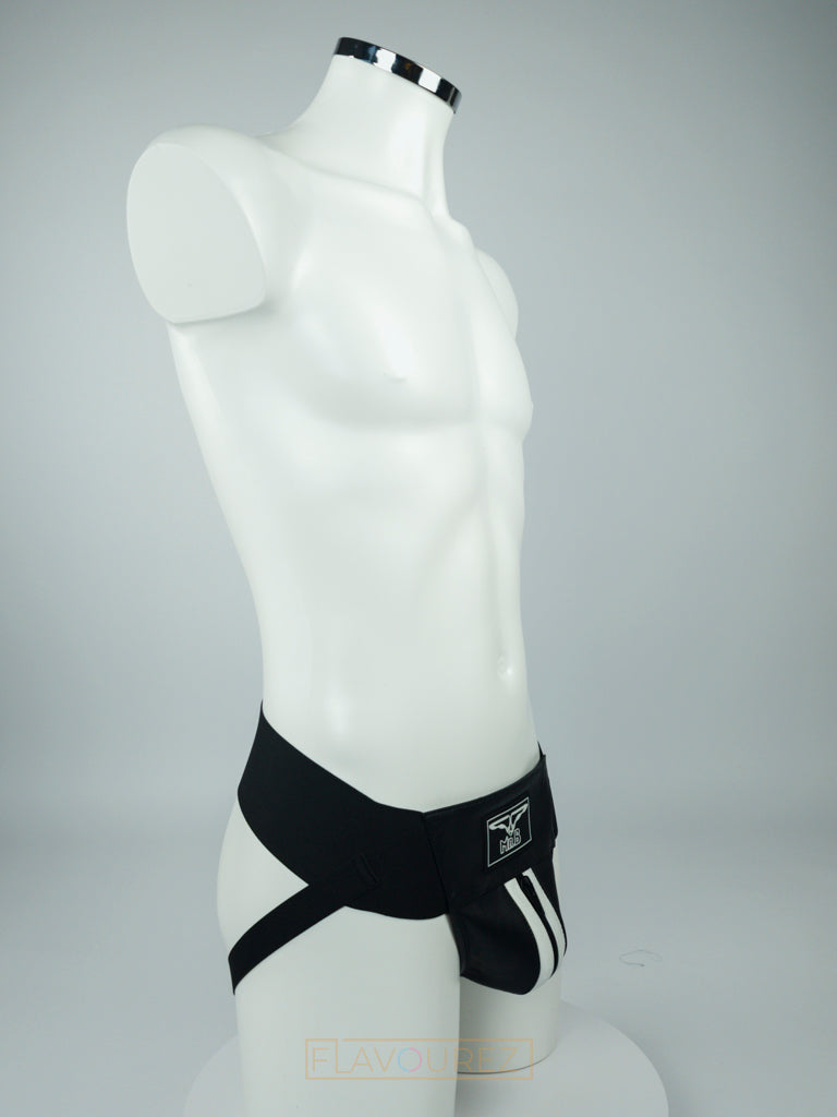 High end, zwartleren harnas, met witte strepen, rits en logo op de voorkant. Ontworpen door Mister B, gemaakt van premium leer. Perfect voor gay mannen en te koop bij Flavourez.