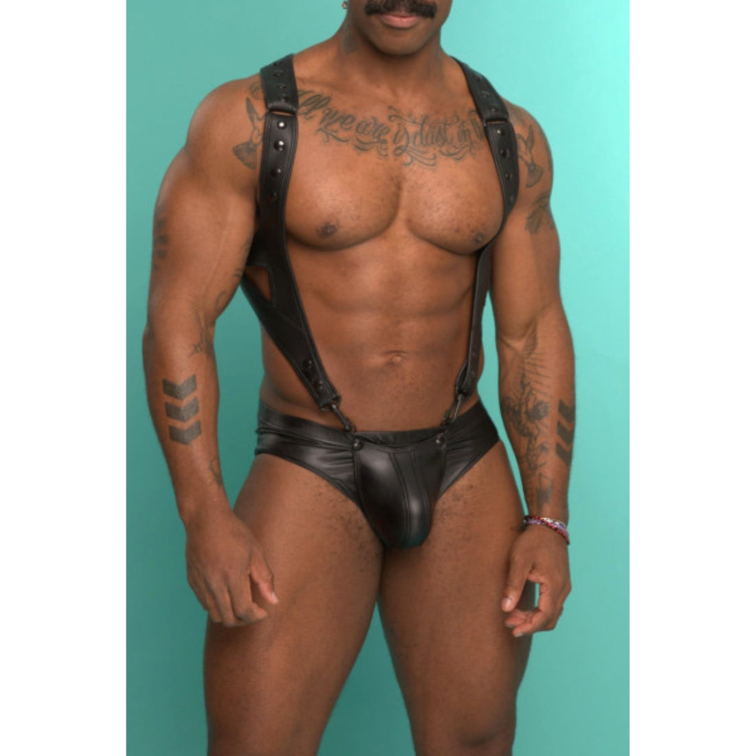 Zwart party harnas, ontworpen door Sparta's Harness voor gay mannen en te koop bij Flavourez.