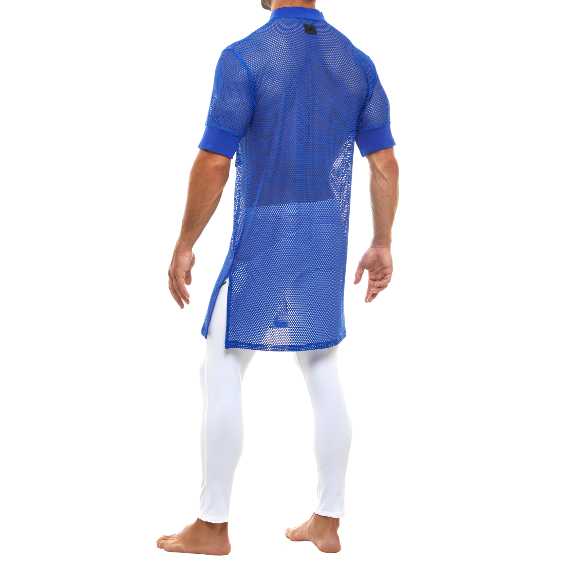 Stijlvol lang blauw mesh t-shirt, ontworpen door het Griekse modemerk Modus Vivendi en te koop bij Flavourez.