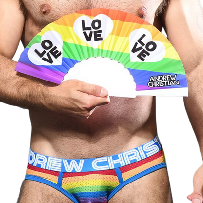 Handwaaier in regenboogkleuren  en Love hart. De perfecte accessoire van Andrew Christian. Perfect voor gay mannen en verkrijgbaar bij Flavourez.