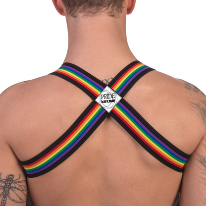 Zwart gay pride harnas met regenboog borduursel, ontworpen door het Duitse modemerk Barcode Berlin en te koop bij Flavourez.
