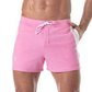 Op voetbal geïnspireerde roze korte broek, ontworpen door Tof Paris en te koop bij Flavourez.
