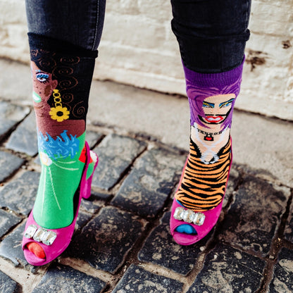 6 Drag Queen thema sokken in mooie geschenkdoos. Perfect queercadeau en te koop bij Flavourez.