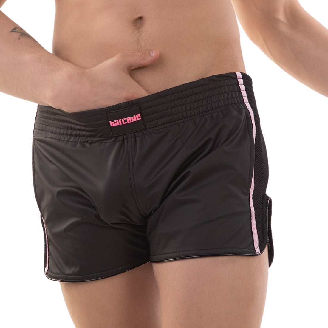 Extra korte zwarte short met roze strepen en Barcode logo. Producten van Barcode perfect voor gay mannen en te koop bij Flavourez.