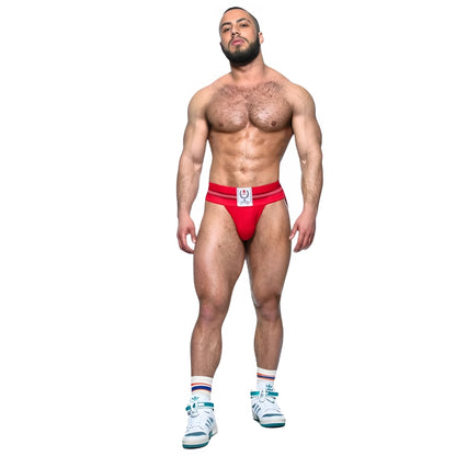 Rode jockstrap met Griekse details, geinspireerd op de jaren 70 en ontworpen door Sparta's Harness voor queer en gay mannen. Te koop bij Flavourez.