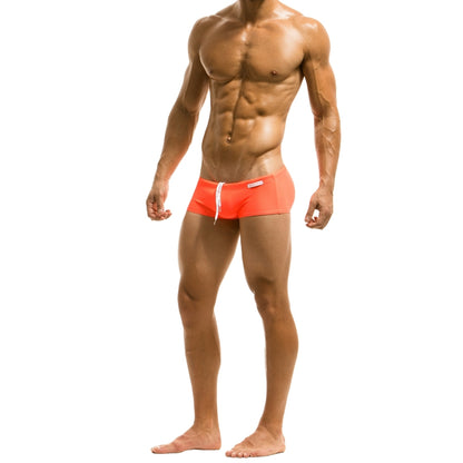 Populaire Brazilian cut zwemboxer in neon groen. Ontworpen door Modus Vivendi voor gay mannen en te koop bij Flavourez