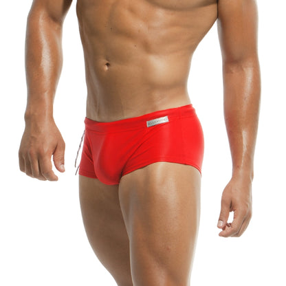 Populaire Brazilian cut zwemboxer in rood. Ontworpen door Modus Vivendi voor gay mannen en te koop bij Flavourez