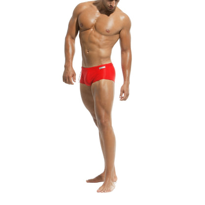 Populaire Brazilian cut zwemboxer in rood. Ontworpen door Modus Vivendi voor gay mannen en te koop bij Flavourez