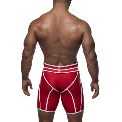 Unieke rode short met hoge tailleband en witte accenten, ontworpen door het Italiaanse modehuis Sparta’s Harness en te koop bij Flavourez.