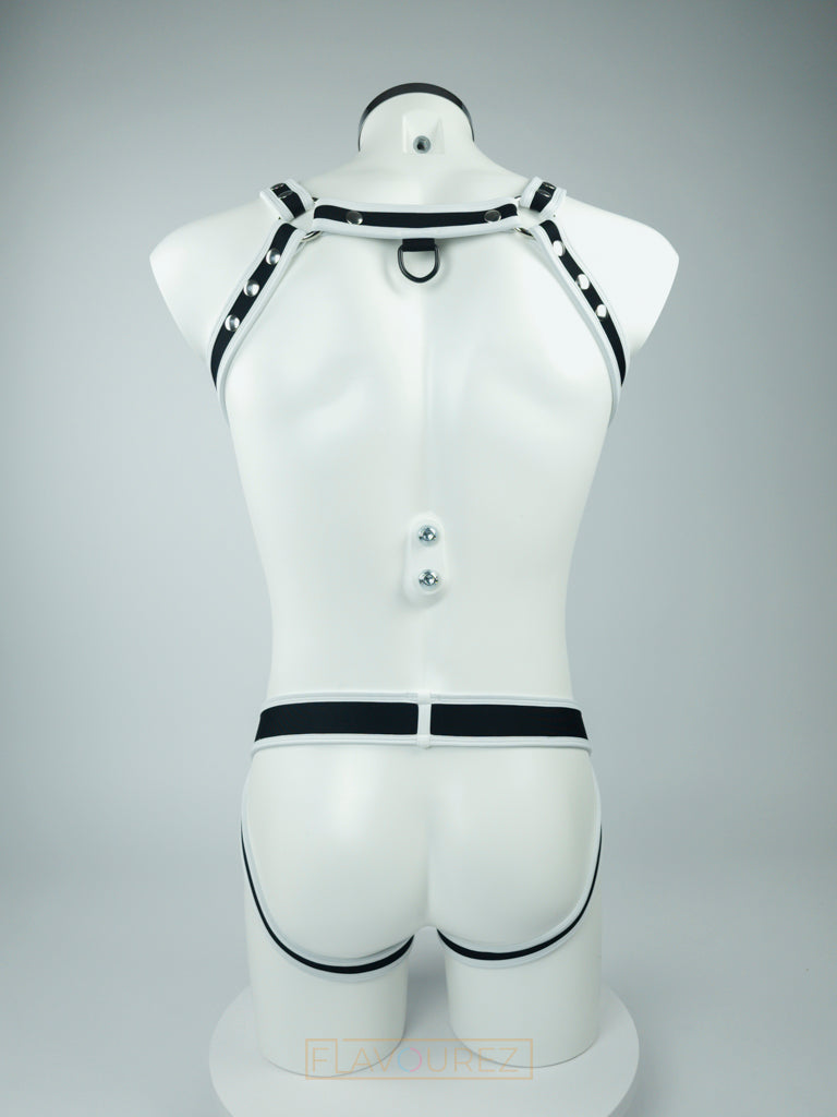 Sexy zwarte designer jockstrap + harnas met witte biezen en zwarte drukknopen, ontworpen door het Italiaanse modehuis Sparta’s Harness en te koop bij Flavourez.