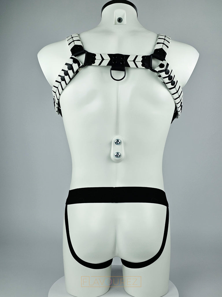 Sexy zwarte full body harnas met witte details, geschikt voor gay party’s en gay cruises, te koop bij Flavourez.