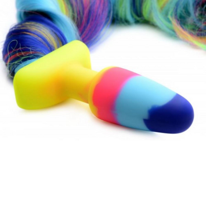 Sexy, lichaamsveilige buttplug met eenhoornstaart in regenboogkleuren van Tailz. Perfect voor gay mannen en te koop bij Flavourez.