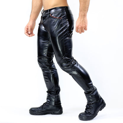 Slanke zwarte broek met lage taille van imitatieleer ontworpen door Tof Paris perfect voor gay mannen en te koop bij Flavourez.