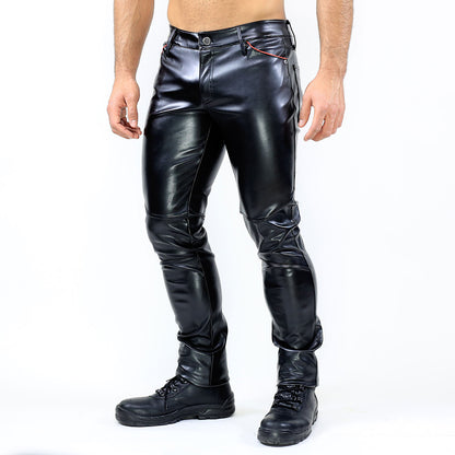 Slanke zwarte broek met lage taille van imitatieleer ontworpen door Tof Paris perfect voor gay mannen en te koop bij Flavourez.