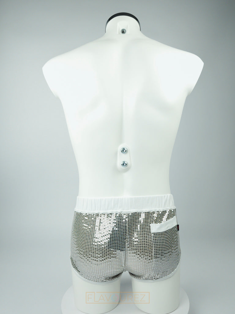 Extra korte, luxe, sexy, zilveren short, ontworpen door het Franse merk Tof Paris en te koop bij Flavourez.