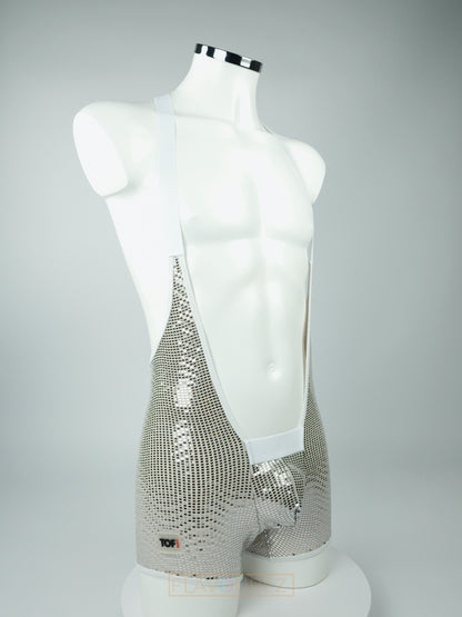 Chique en sexy, dat is deze zilveren singlet met witte halters en biezen, ontworpen door Tof Paris en te koop bij Flavourez.
