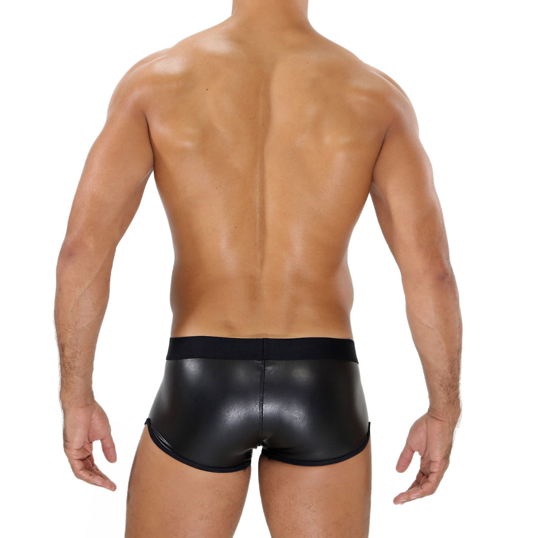 Zeer sexy zwarte vegan leather fetish boxer met zwarte tailleband en biezen, ontworpen door Tof Paris en te koop bij Flavourez.