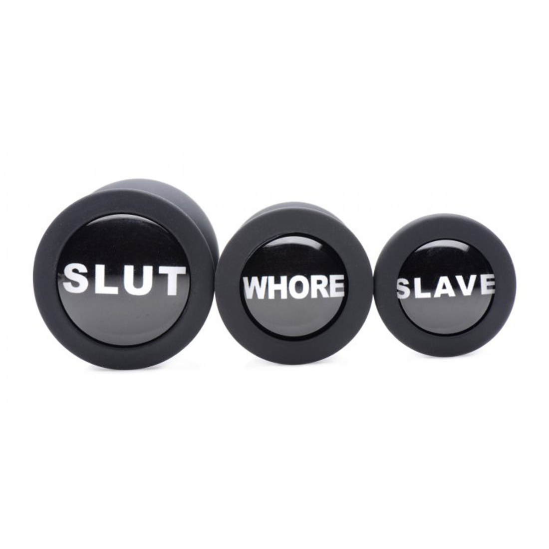 3-delige, zwarte butt plug set van Master Series. Op de onderkant van iedere butt plug staat 1 dirty word: 'Slave', 'Whore', & 'Slut'. Te koop bij Flavourez.