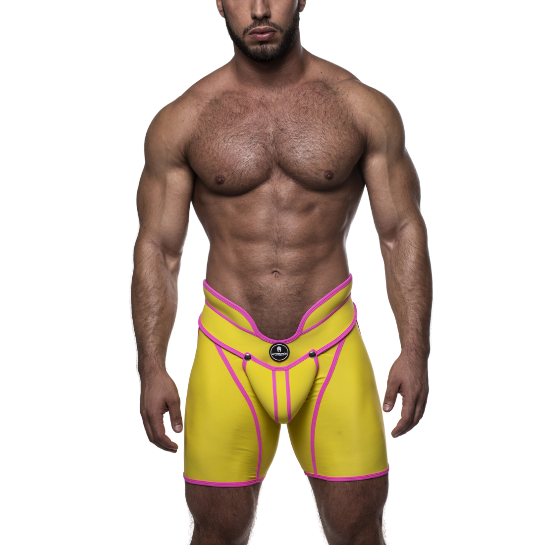 Unieke gele short met hoge tailleband en roze accenten, ontworpen door het Italiaanse modehuis Sparta’s Harness en te koop bij Flavourez.