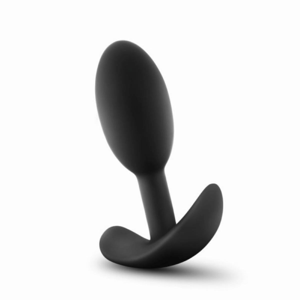 Zwarte butt plug van het merk Anal Advertures. De butt plug heeft een breed handvat en verzwaarde bal binnenin voor extra genot. Te koop bij Flavourez.
