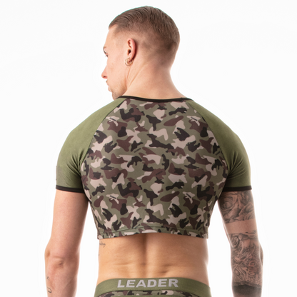 Kakikleurige crop top met camouflage design, ontworpen door het Spaanse gay merk Leader en te koop bij Flavourez.