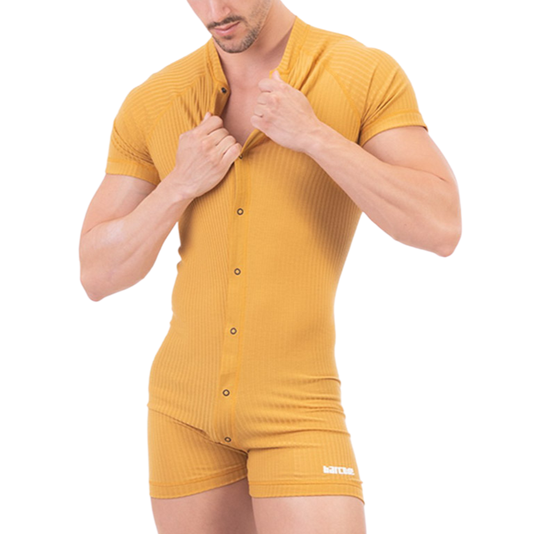 Stijlvolle, sexy honingkleurige onesie ontworpen door Barcode. Ideaal om in  het voorjaar en zomer te dragen. Te koop bij Flavourez.