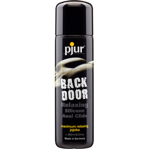 Zwart flesje Back Door Anal Relaxing glijmiddel op siliconenbasis van het merk Pjur. Het flesje bevat 250 ml. Producten van Pjur zijn te koop bij Flavourez!
