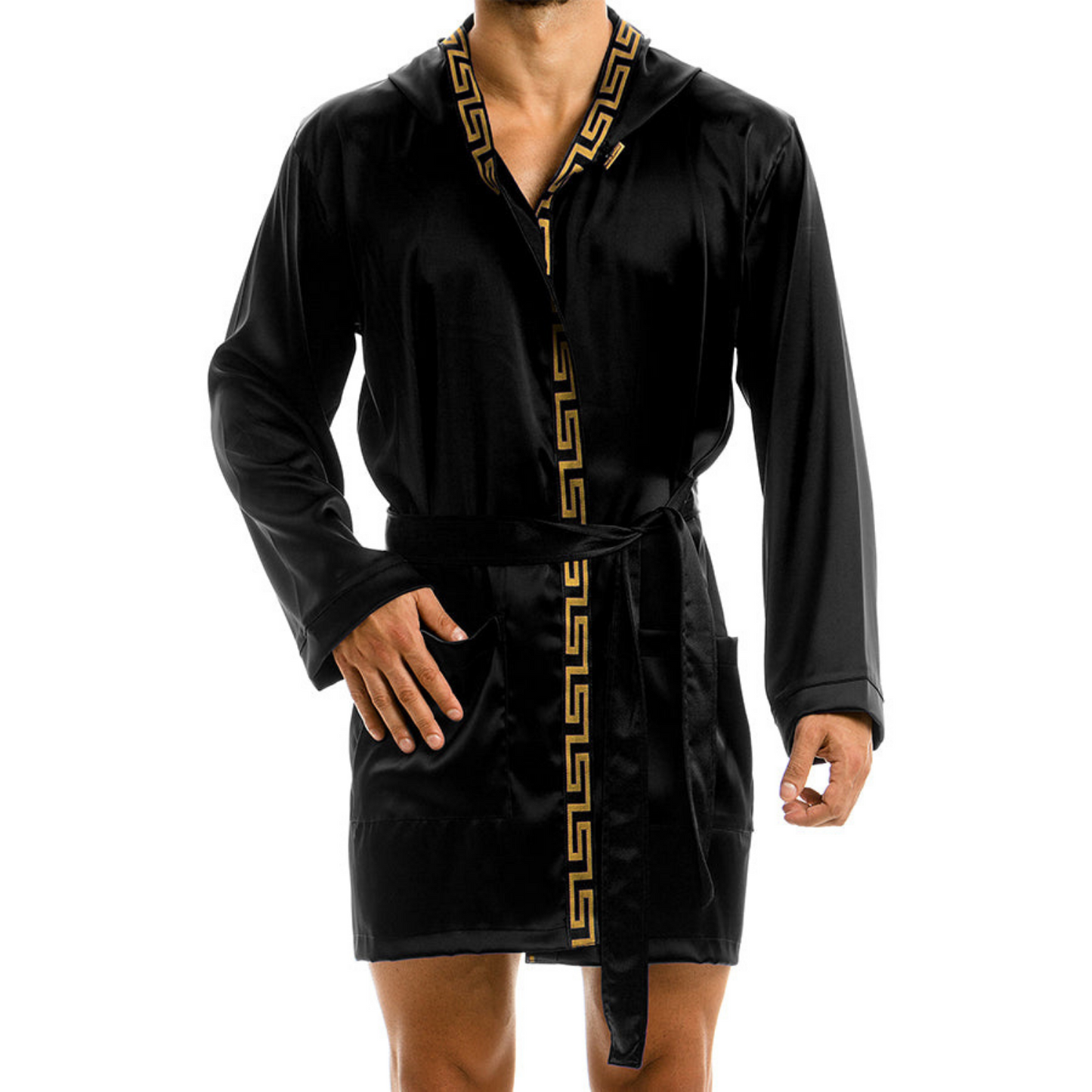 Luxe zwarte heren badjas met meanderpatroon, ontworpen door het Griekse modehuis Modus Vivendi en te koop bij Flavourez.