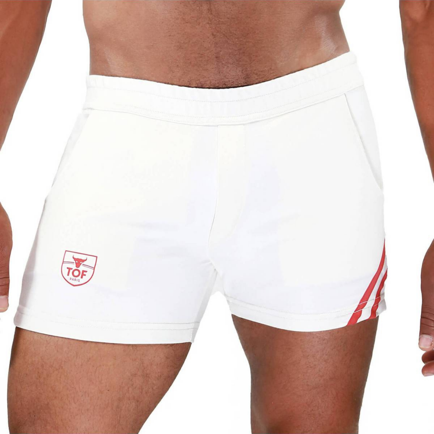 Witte korte broek met 2 rode strepen. Geschikt voor de dansvloer, Sport en Vakantie! Ontworpen door Tof Paris. Te koop bij Flavourez.