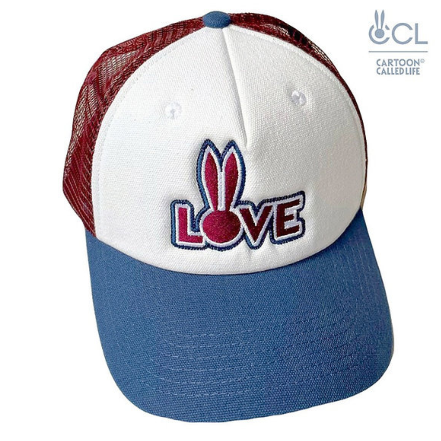 Wit, rood, blauwe truckers cap van Cartoon Called Life voorzien van 'Love' borduursel. Perfect voor gay mannen en verkrijgbaar bij Flavourez